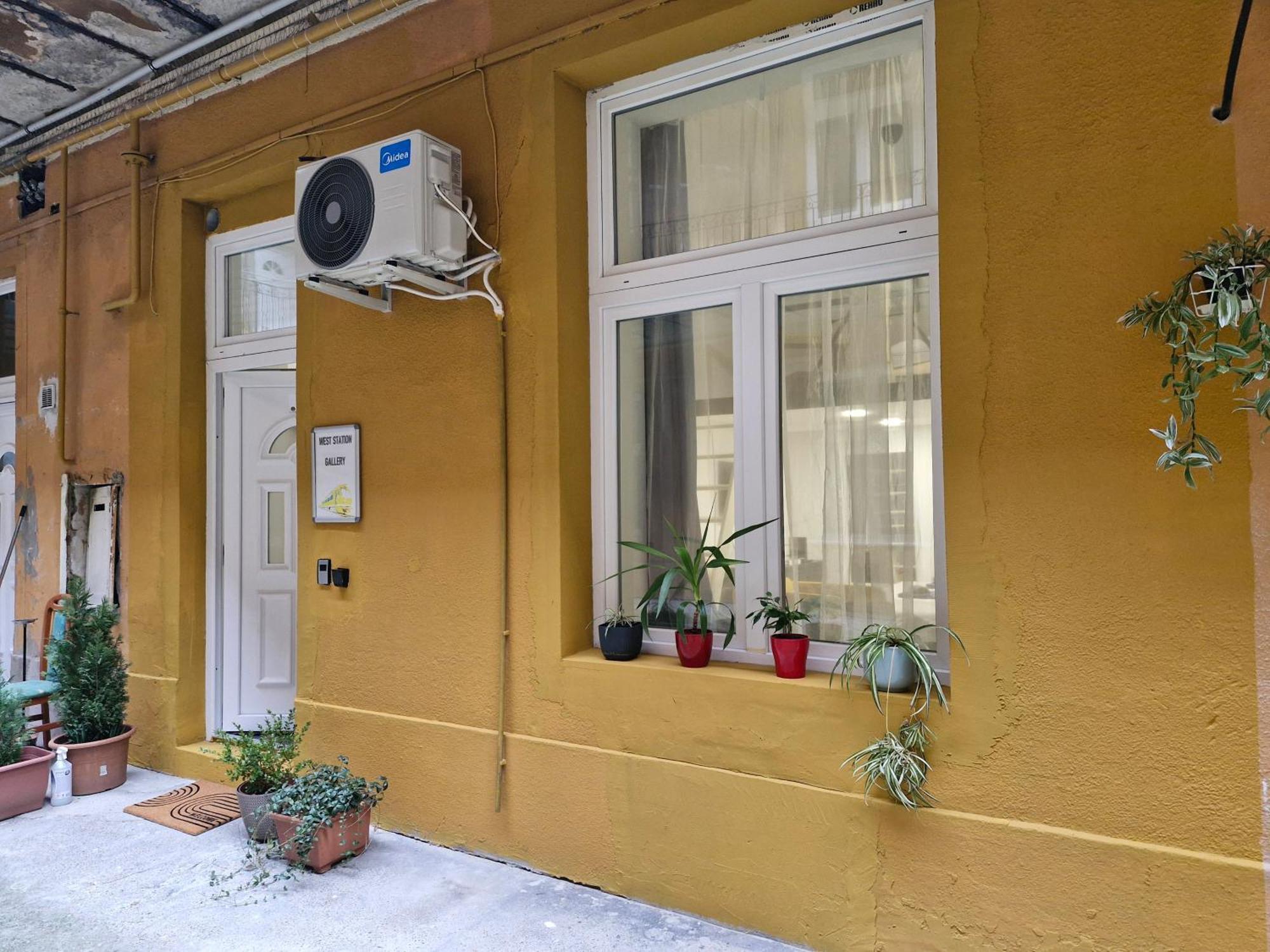 West Station Gallery - Free Parking, Cozy Home, Perfect For Families